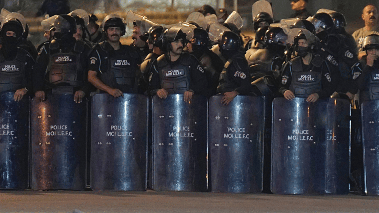 سر مداهمات بغداد.. 3 ملفات حركت المدرعات في المنطقة الخضراء