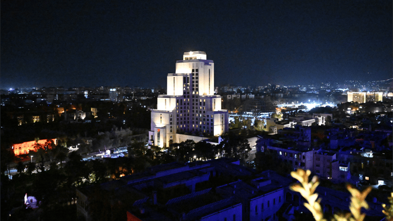 فندق يرسم خارطة سوريا.. Four Seasons يرتدي ثوب "البيزنس الجديد"