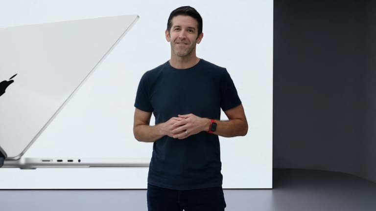 عصر "تيرنس" يبدأ.. مهندس الآيفون يقود آبل في سباق الذكاء الاصطناعي