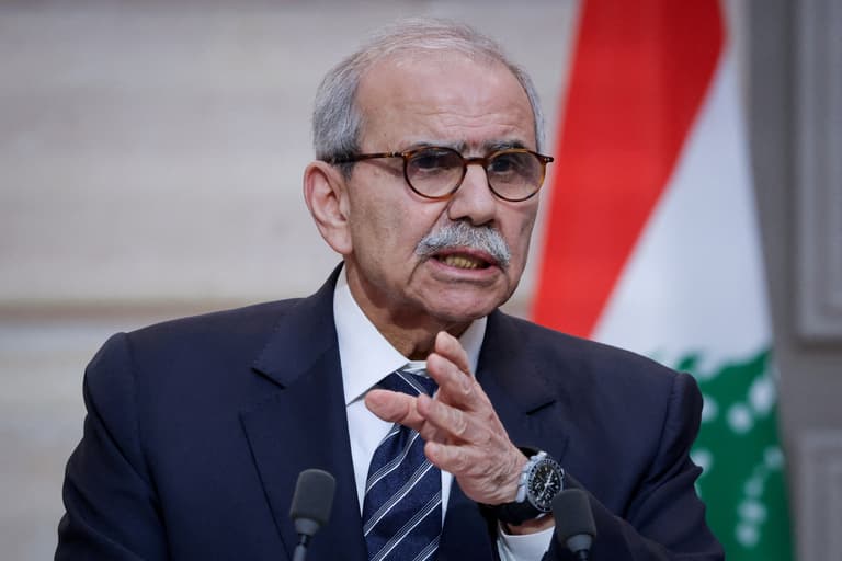 رئيس حكومة لبنان.. على حزب الله تسليم سلاحه