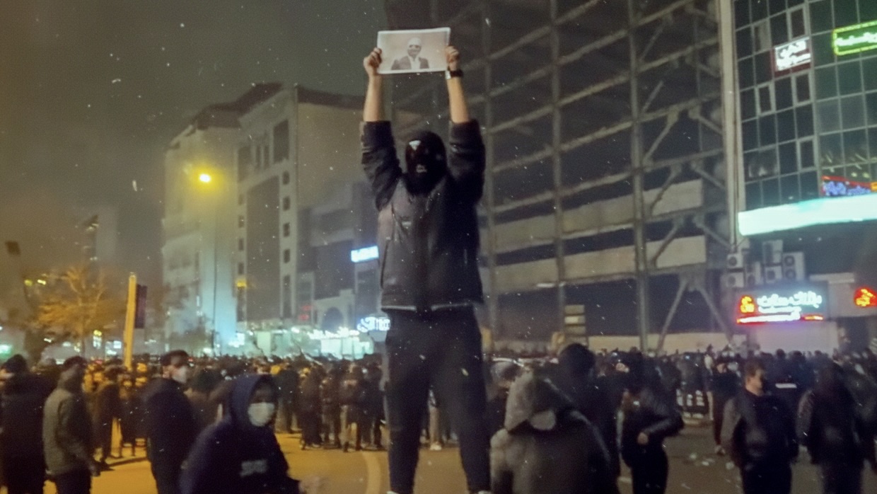 "العتمة الرقمية" في إيران مستمرة لأكثر من 84 ساعة